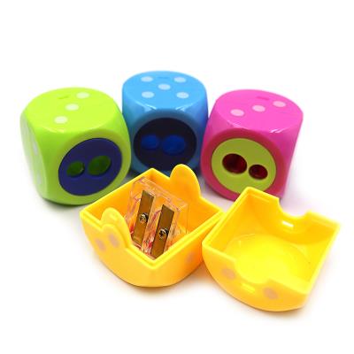 Точилка дитяча "Кості" 4 * 4 * 4 см, з контейнером, подвійна, Mix, 12шт/уп