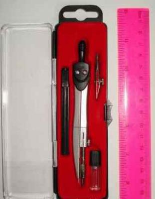 Готовальня Червона підкладка 4 пред. S01004LR 